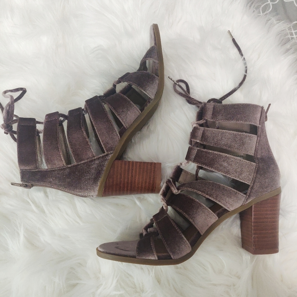 Steve Madden Bensin V Velvet Block Heel Lace Up Sandal - Size 6.5